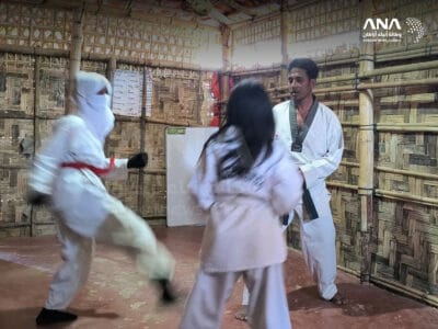 Trainer Salim helps Rohingya girls with their Taekwondo training, 18-4-2025 (Image: ANA)